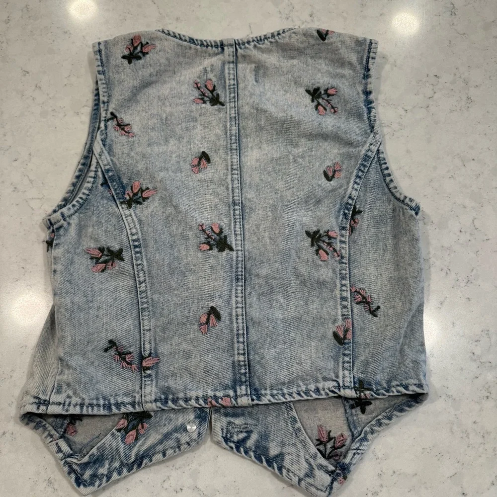 Stoosh Vintage Denim by 26 International Embroidered Floral Vest Pink Flowers - Picture 7 of 10